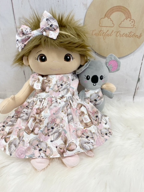 Laura Allen makes a cute Koala themed cloth Juno doll dress with precious Koala stuffed plush animal